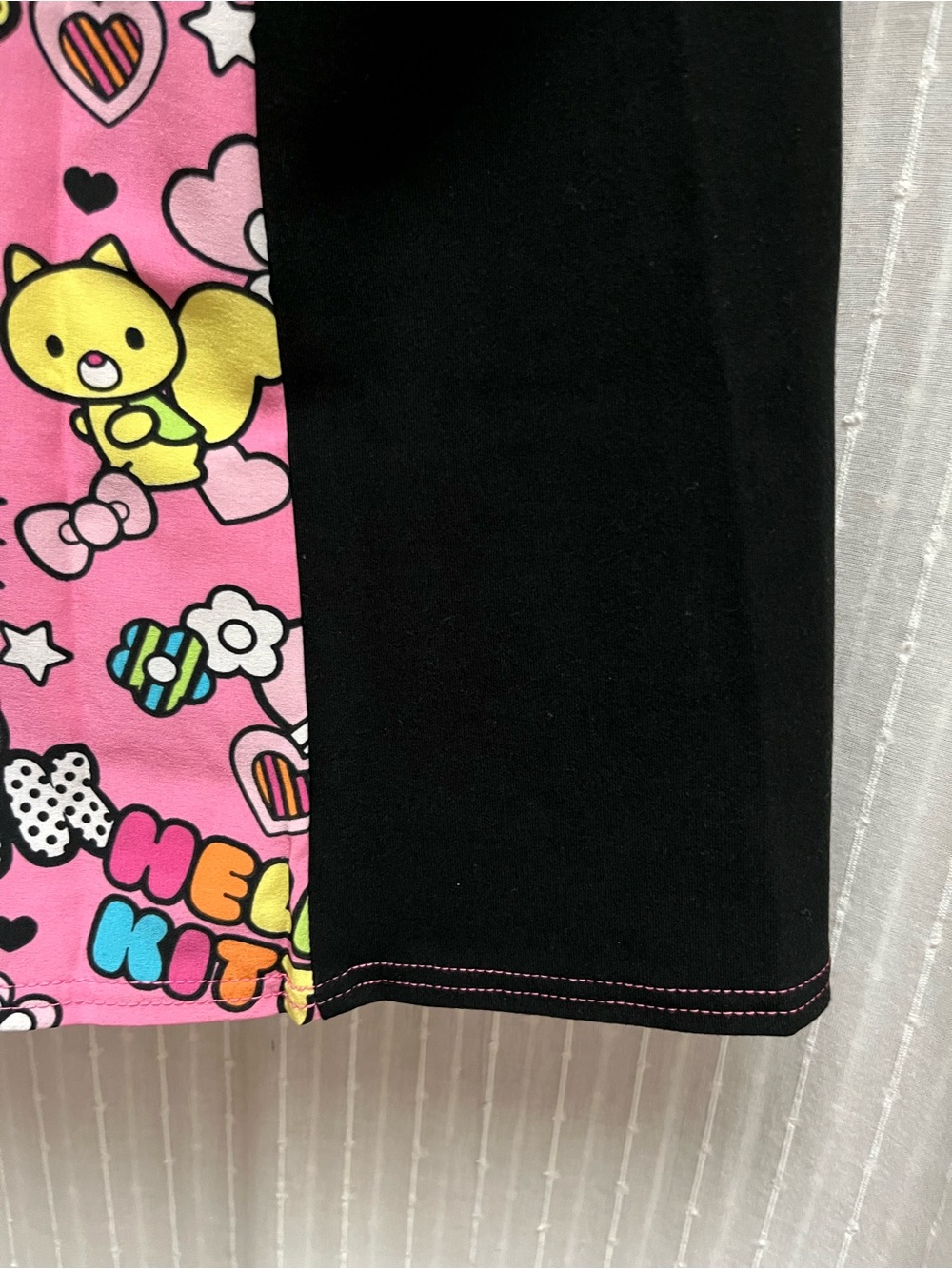 🔆Cherokee Tooniforms Hello Kitty Scrub Top Women's S NWT Pink Sanrio - Picture 6 of 6